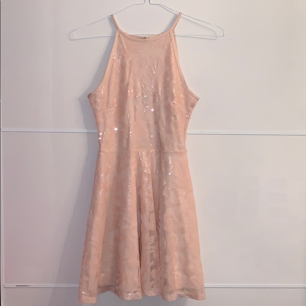 Beautiful light pink dress!
